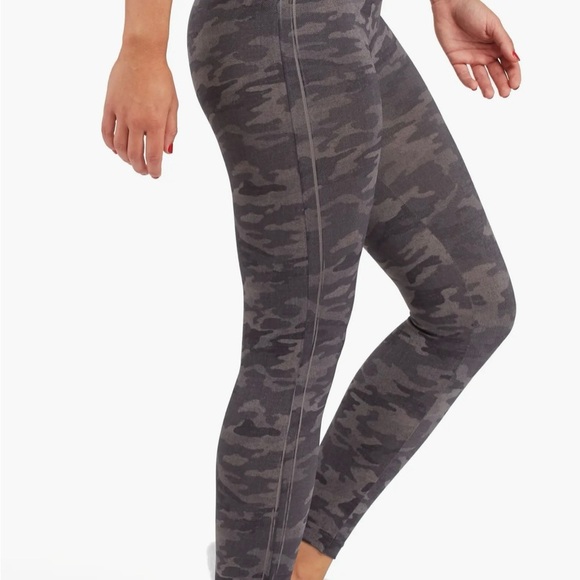 Spanx Look at Me Now Seamless Leggings Small - Picture 3 of 7